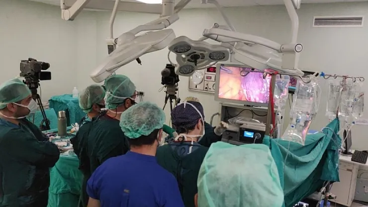 Turgut Özal Tıp Merkezi'nde Laparoskopik Böbrek Tümörü Kursu