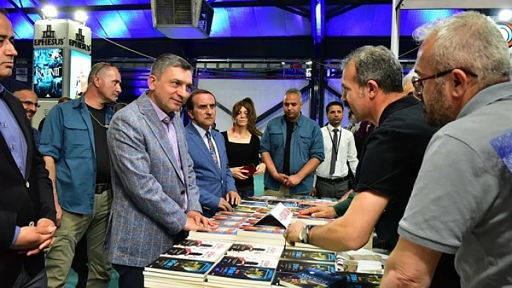 Vali Şahin'den gençlere kitap tavsiyesi