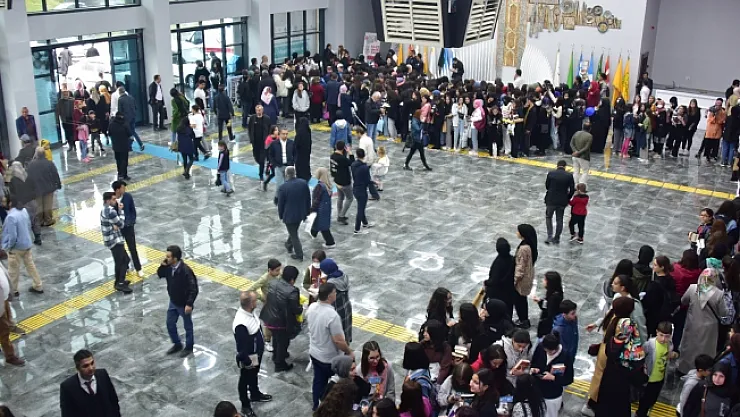 Yazarlardan 9. Malatya Anadolu Kitap Ve Kültür Fuarı'na övgüler