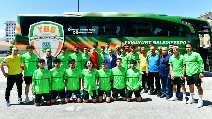 Yeşilyurt Belediyespor U-18 takımı Kahramanmaraş'a uğurladı