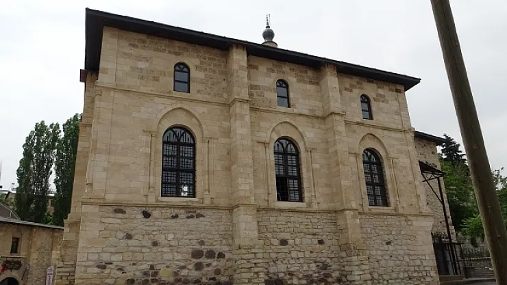 683 yıllık tarihi cami görenleri hayran bırakıyor