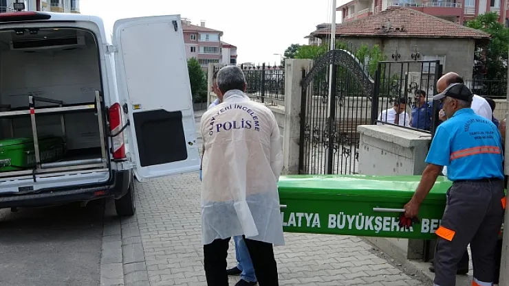 Cami tuvaletinde ölü bulundu