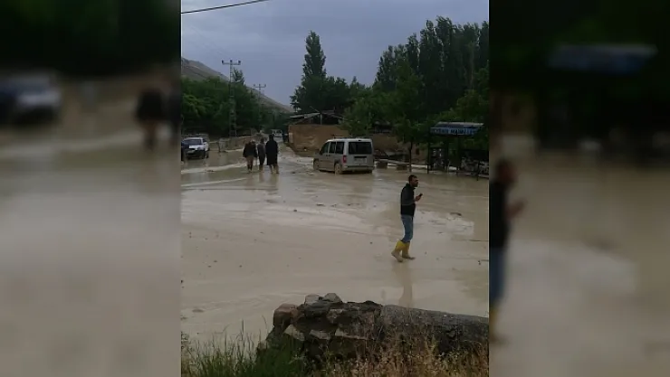 Darende'de sağanak yağış hayatı olumsuz etkiledi