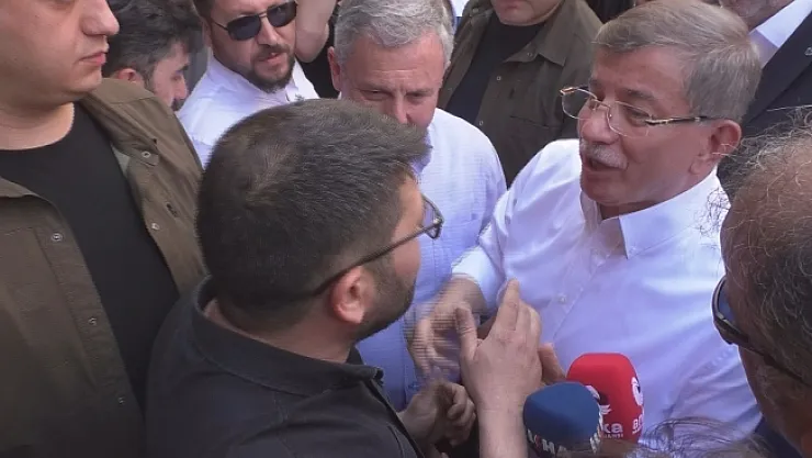 Malatya halay ekibi Davutoğlu'nu yuhaladı