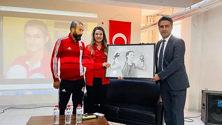 Dünya Kadınlar Boks Şampiyonu Hatice Akbaş'ın dua vurgusu