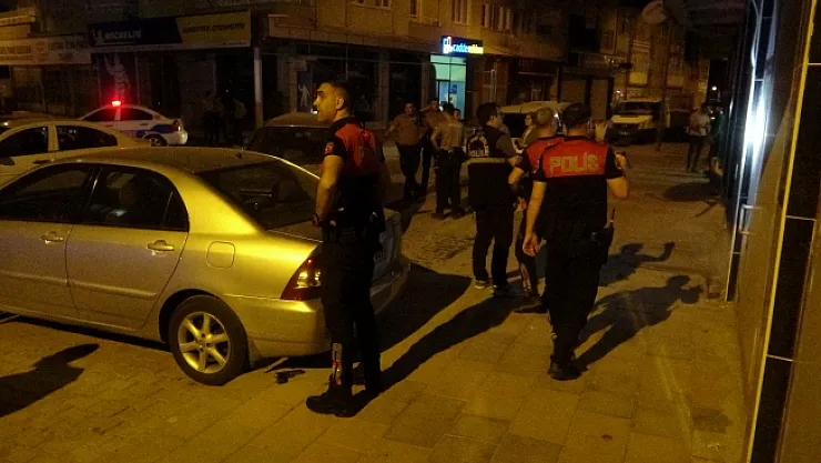 Husumetliler sokak ortasında çatıştı: 1 yaralı, 5 gözaltı  