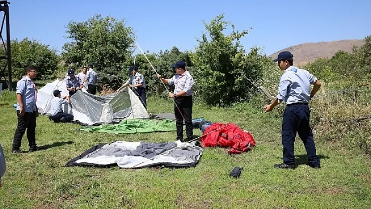 İspendere şifalı içmelerinde izcilik kampı