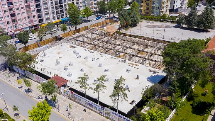 Kent meydanı çalışmaları devam ediyor