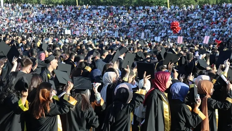 Öğrencilerin Kolpa'lı mezuniyet coşkusu