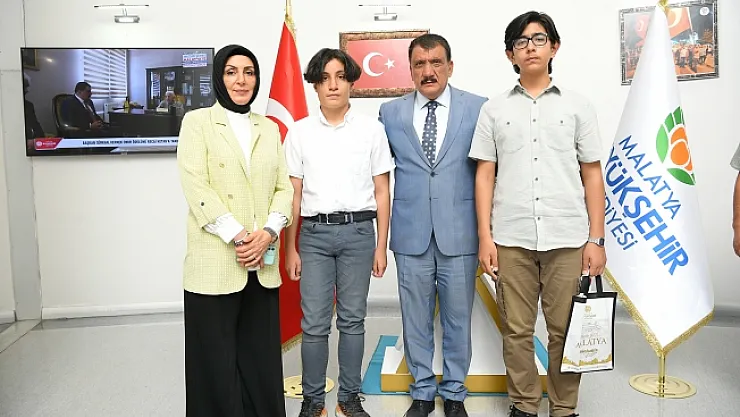 Başarılı Öğrencilerden Başkan Gürkan'a Ziyaret