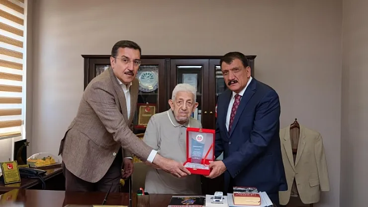 Başkan Gürkan'dan Recai Kutan'a ahde vefa ziyareti