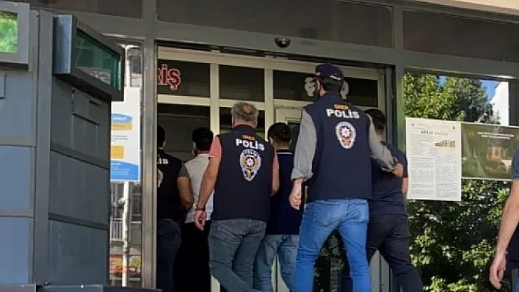 Bıçaklı yaralama ve gaspa 3 tutuklama