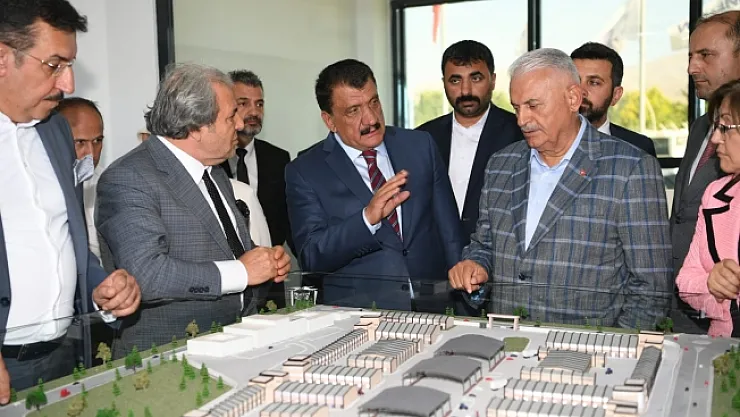 Binali Yıldırım hizmet ve yatırımları gezdi