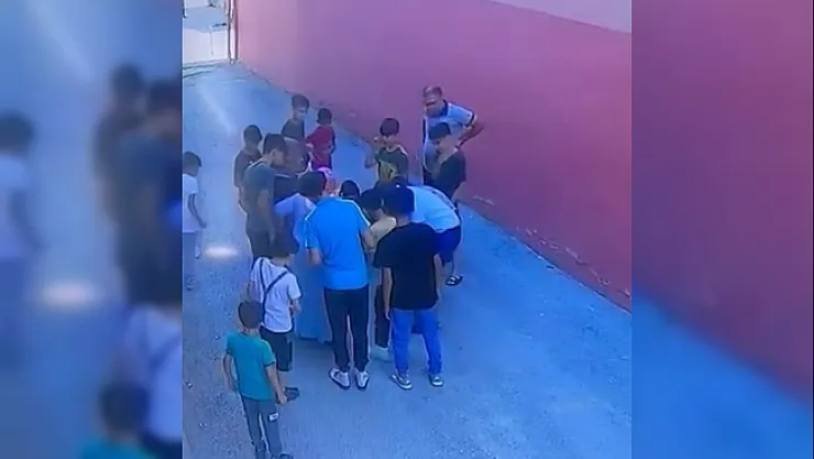 Boğazına madeni para kaçan öğrencinin imdadına okul müdürü yetişti