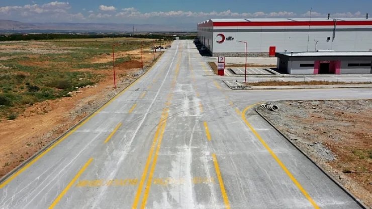 Büyükşehir'den ilk! Asfalt yerine silindirle sıkıştırılmış beton!