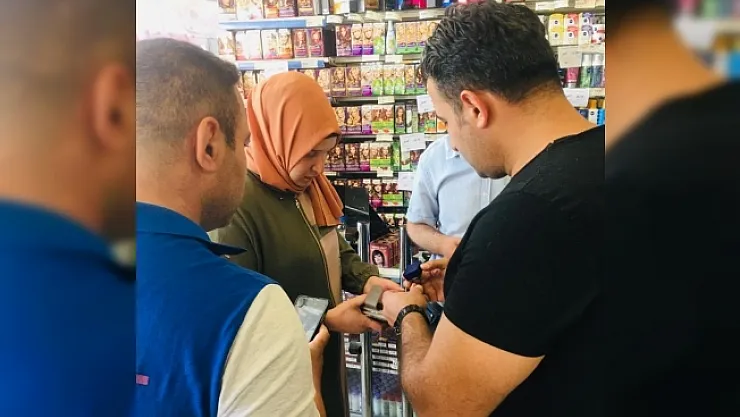 Esenlik Süper Market görevlisinden örnek davranış