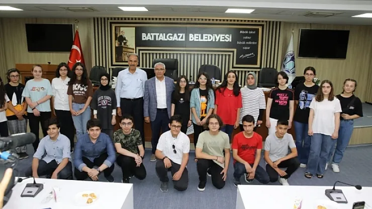 Güder'den LGS'de dereceye girenlere ödül