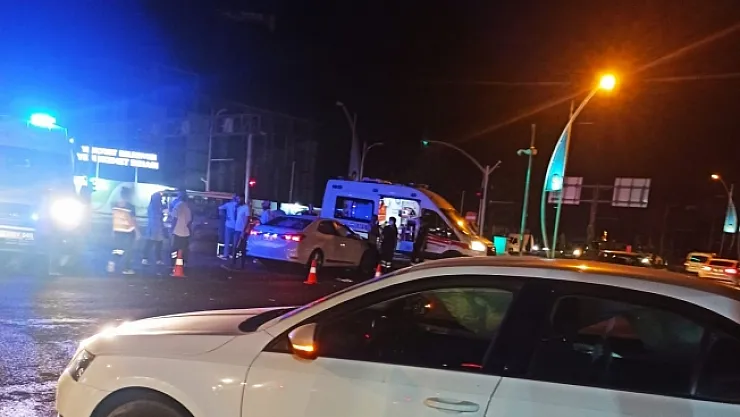 İki araç çarpıştı: 2 yaralı