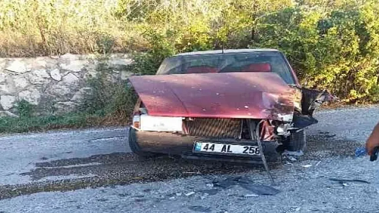 İş makinesi ile otomobil çarpıştı: 1 yaralı