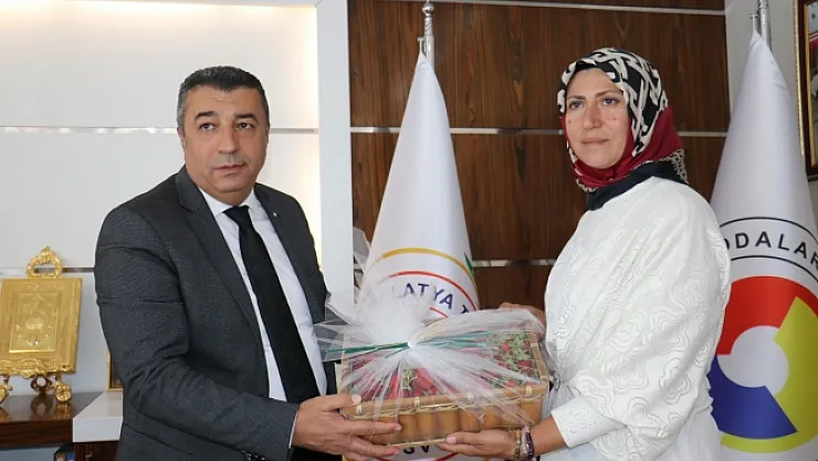 MTB Başkanı Özcan, çilek üreticilerini ödüllendirdi