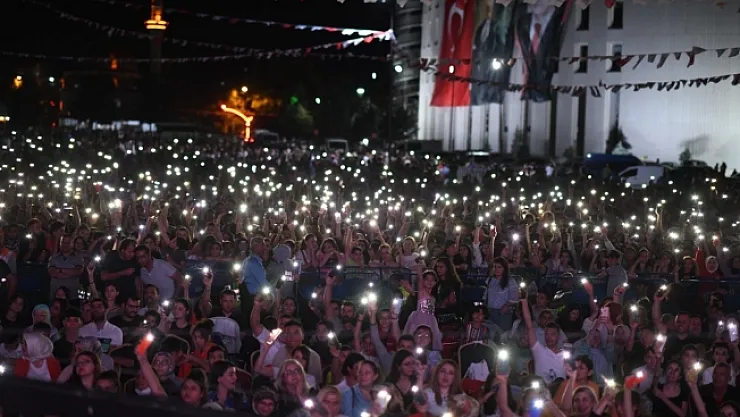 Uğur Aslan ve Buray Malatyalıları coşturdu