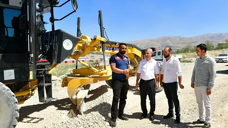 Yeşilyurt'ta sanayi alanlarının yolları konforlu hale getiriliyor