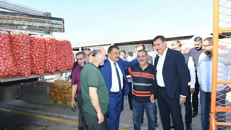 Başkan Gürkan Ve Milletvekili Tüfenkci Sebze Ve Meyve Hali'ni ziyaret etti