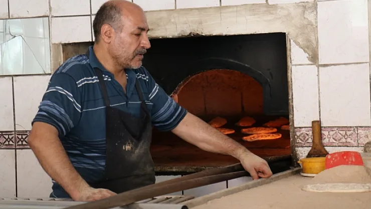 Fırıncıların 400 derece ateşin karşısında ekmek mücadelesi