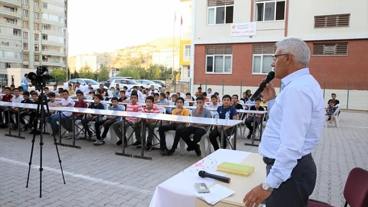 Güder: Değerlerimize sahip çıkan gençler yetiştirmeliyiz