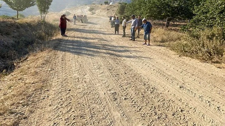 Köylüler, yetkililerden yol ve su talep etti