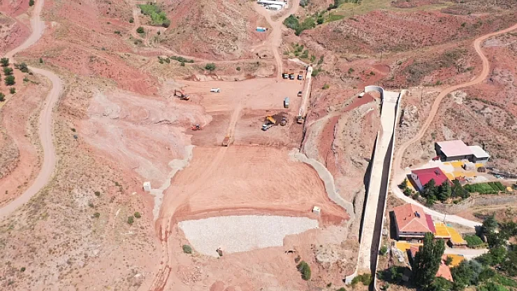 Kuluncak Karaçayır Barajında DSİ'nin çalışmaları devam ediyor