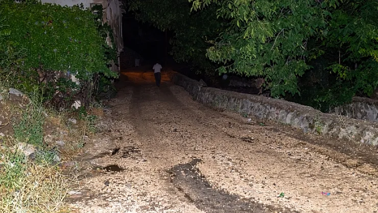 Sağanak yağış Yazıhan ve Darende'de sele neden oldu