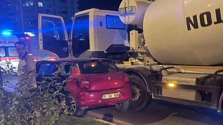 Beton mikseri ile otomobil çarpıştı: 1 yaralı