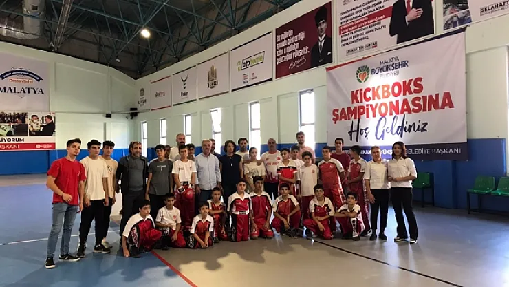 Büyükşehir Belediye Başkanlığı Kick Boks Şampiyonası başladı