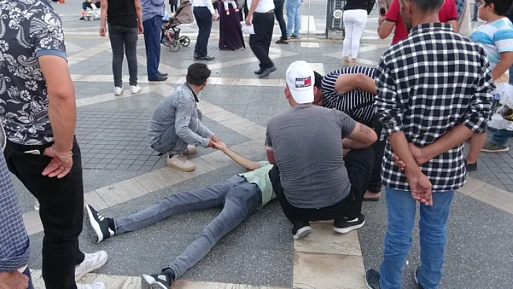 Fenalaşarak yere yığılan genç ekipleri harekete geçirdi