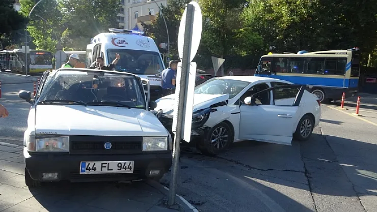 İki otomobil çarpıştı: 1 yaralı