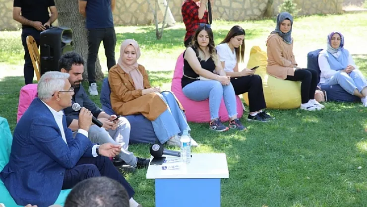 Öğretmen adaylarından Güder'e motivasyon teşekkürü