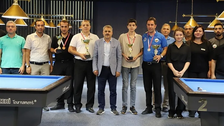Yeni bilardo salonunda ilk şampiyona