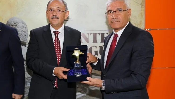 Battalgazi'deki gençlik yatırımlarına ödül