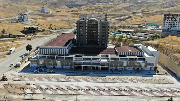 Gürkan, YİMPAŞ binasında incelemelerde bulundu