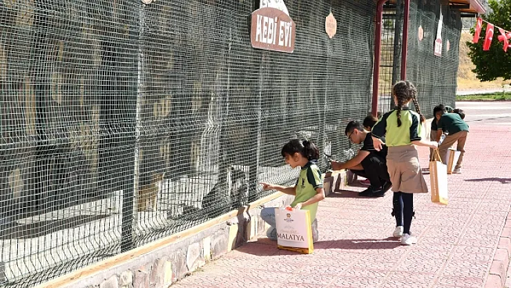 Hayvan barınağı misafirlerini ağırladı