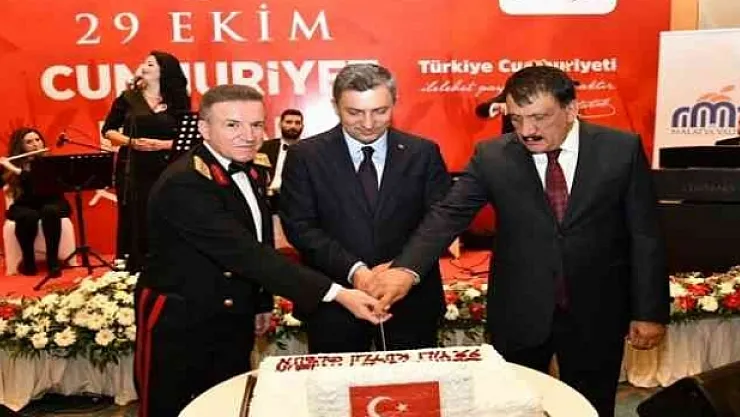 Malatya'da 'Cumhuriyet' resepsiyonu düzenlendi