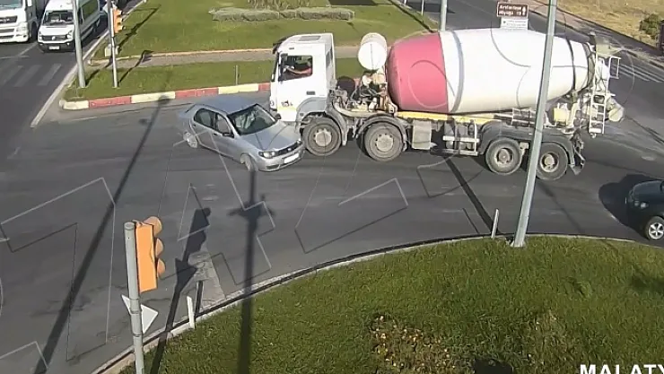 Malatya'daki trafik kazaları kamerada