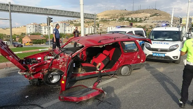 Otomobille çarpışan cip 40 metre sürüklendi: 3 yaralı