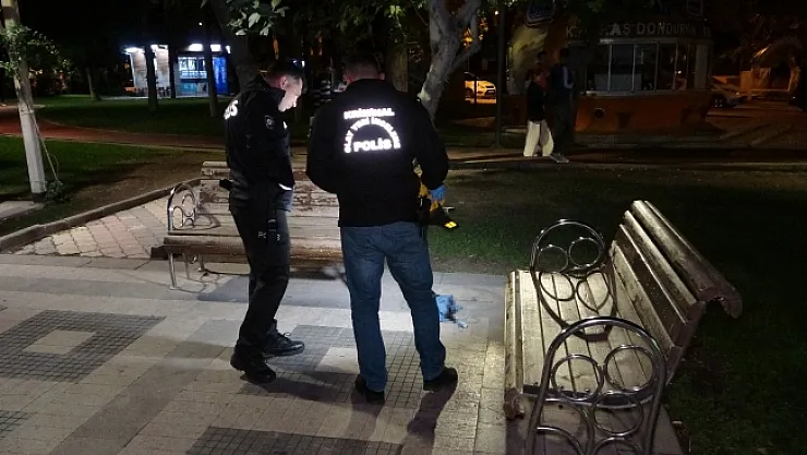 Parkta ortağını bıçakladı