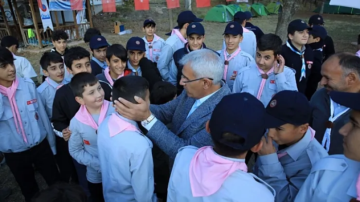 Başkan Güder'den izcilere sürpriz ziyaret