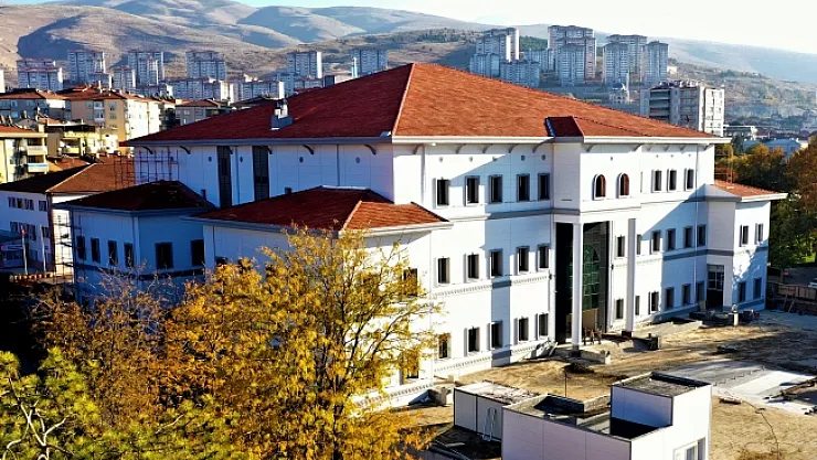 Gürkan: Türkiye'nin en büyük kütüphanelerinden biri