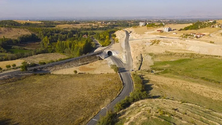 Hatunsuyu'nda hemzemin geçidi yol çalışmaları tamamlandı
