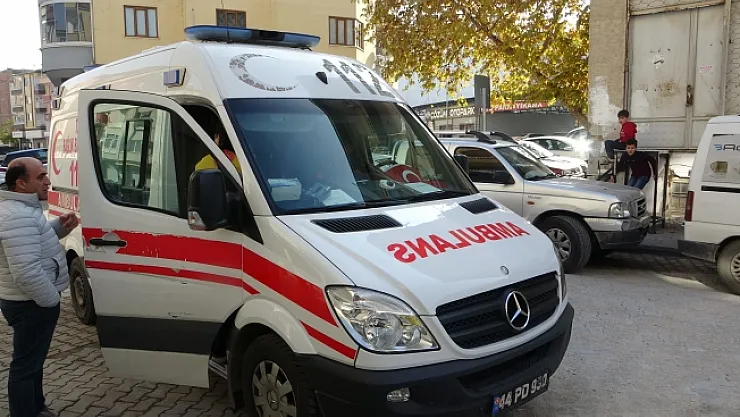 Kedileri kovalarken balkonda düştü