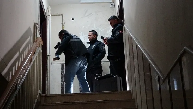 Satırlı saldırıya uğrayan genç ağır yaralandı